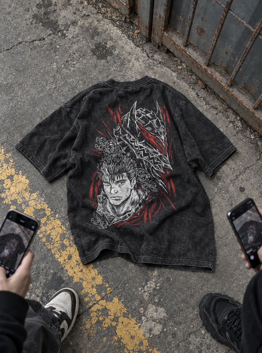 Guts Helm Portrait – T-Shirt – flat-lay | Berserk