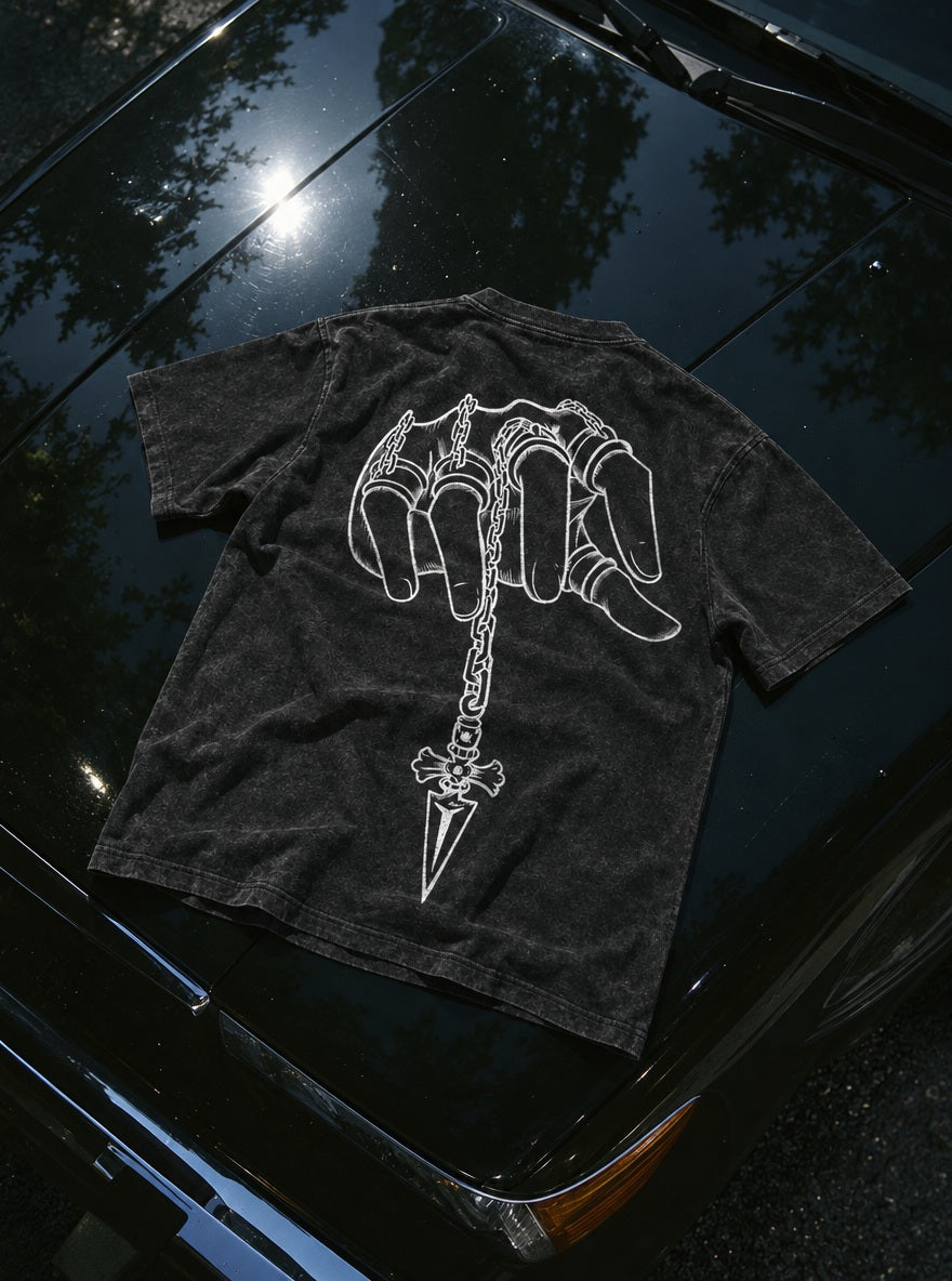 Kurapika Chain Hand – T-Shirt – flat-lay | Hunter x Hunter