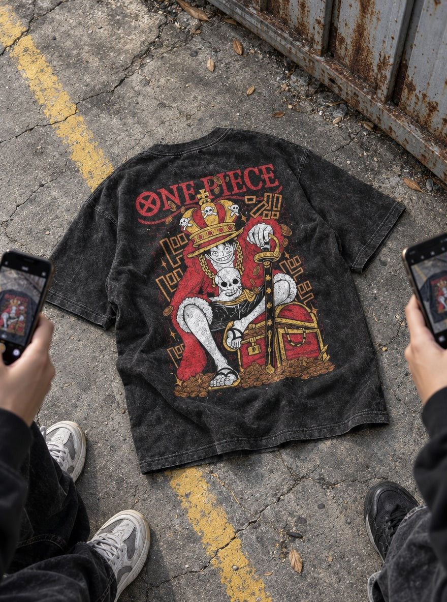 Pirate King Luffy – T-Shirt – flat-lay | One Piece