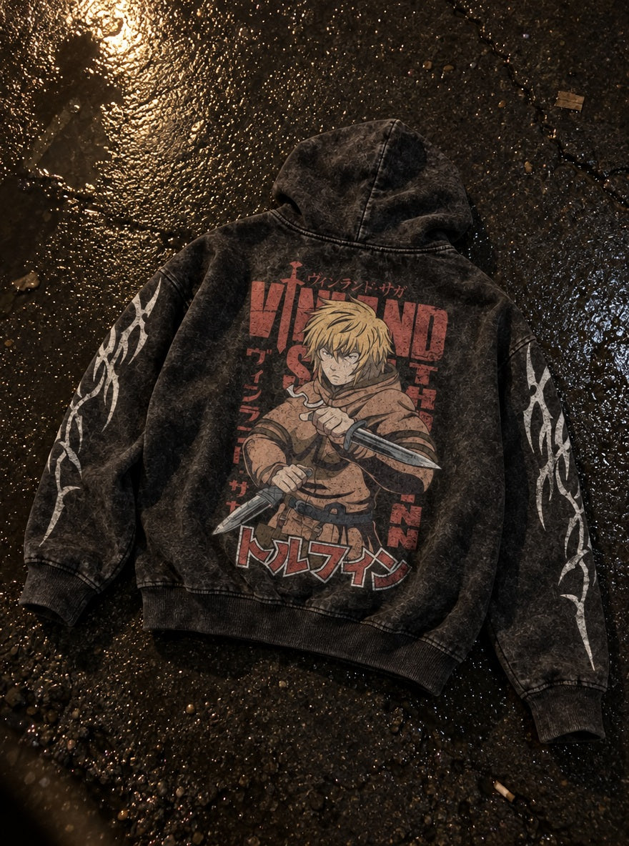 Thorfinn Dagger Draw – Hoodie – flat-lay | Vinland Saga