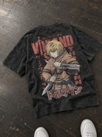 Thorfinn Dagger Draw – T-Shirt – flat-lay | Vinland Saga