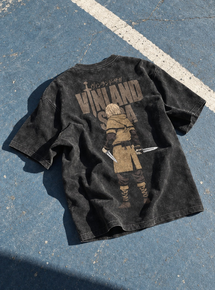 Thorfinn Twin Daggers – T-Shirt – flat-lay | Vinland Saga