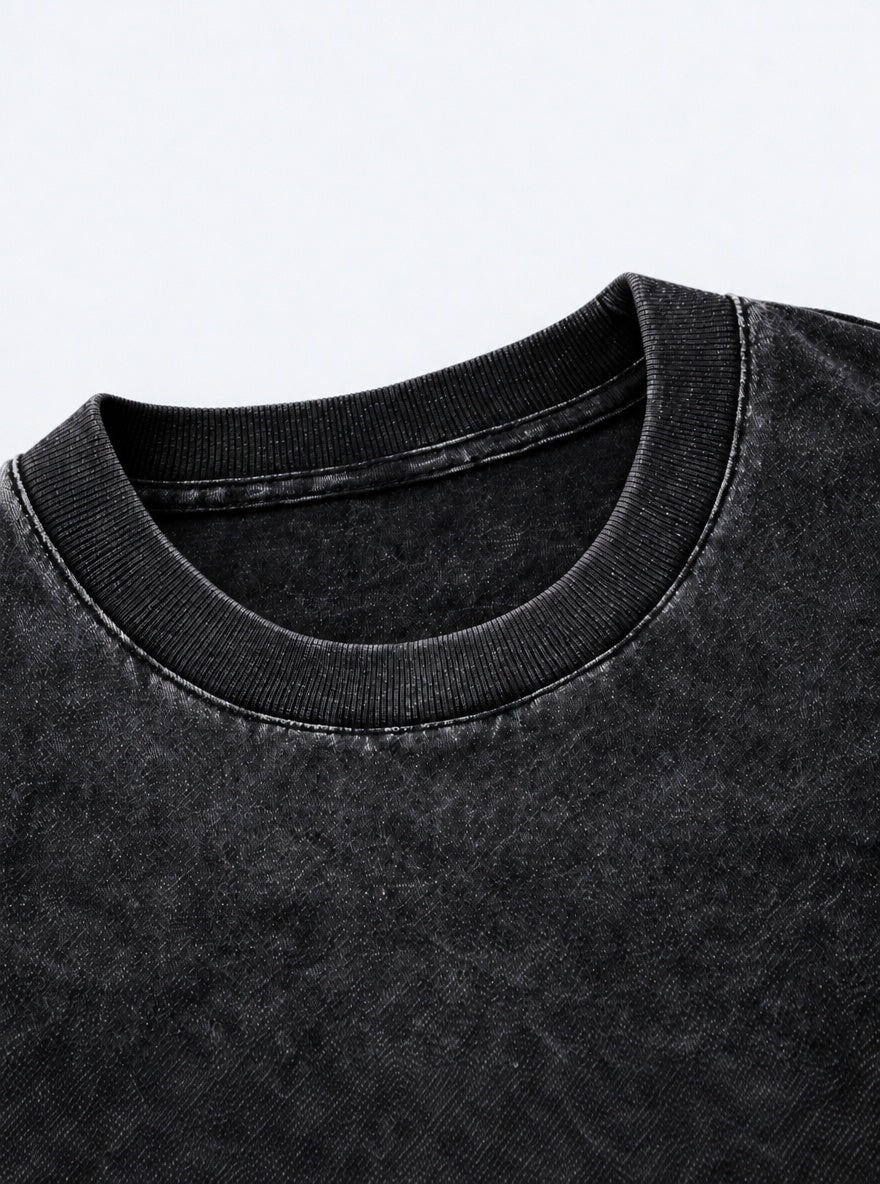 Berserk Thorn Title – T-Shirt – neckline close-up | Berserk