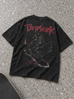 Skull Knight Duel – T-Shirt – flat-lay | Berserk