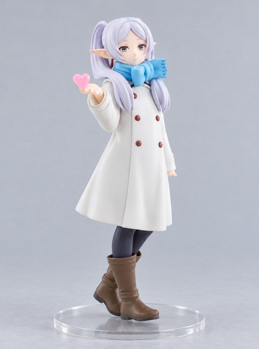 Frieren Winter Coat Figure – left view | Frieren