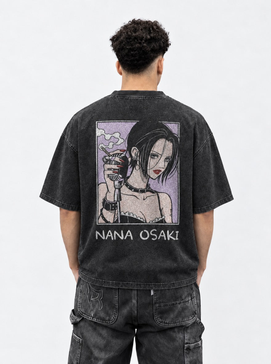 Gothic Mic – T-Shirt – model shot | Nana