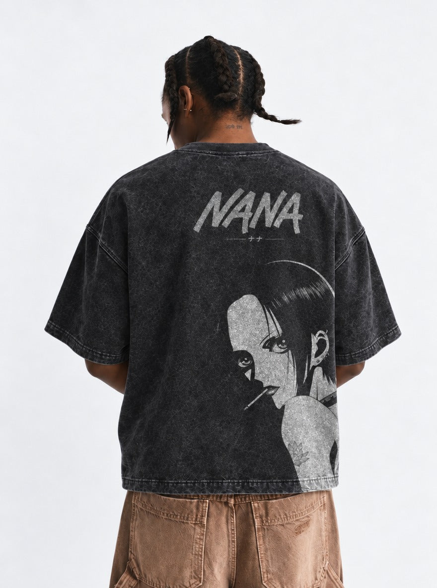 Lotus Glance – T-Shirt – model shot | Nana
