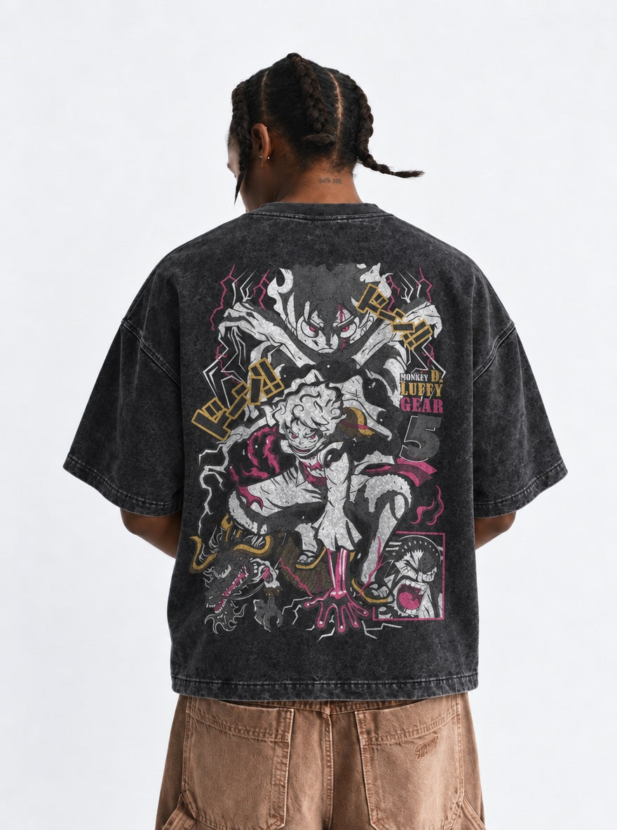Luffy vs Kaido – T-Shirt – model shot | One Piece