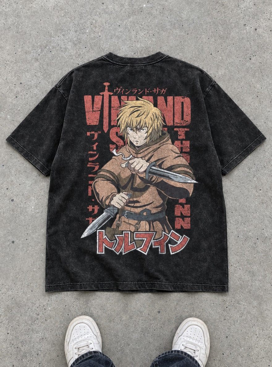 Thorfinn Dagger Draw – T-Shirt – flat-lay | Vinland Saga